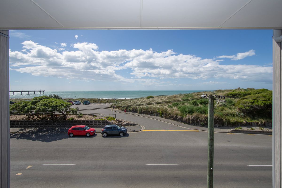 Beachfront Bliss - just $599,000 - Widok 3