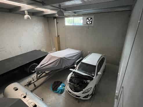 Versatile Warehouse & Office/Retail Space