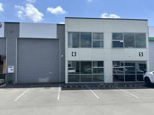 Versatile Warehouse & Office/Retail Space