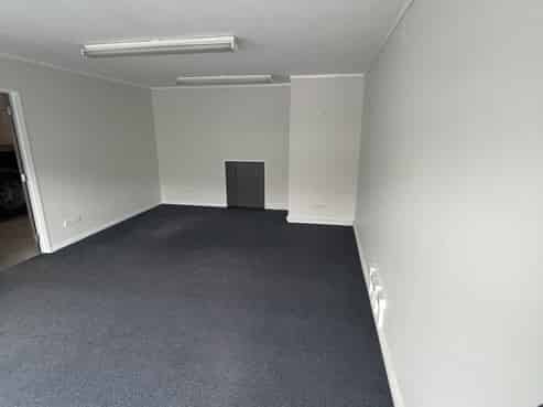 Versatile Warehouse & Office/Retail Space