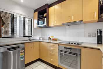 25/92 Bush Road, Albany