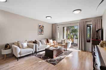 25/92 Bush Road, Albany