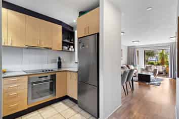 25/92 Bush Road, Albany