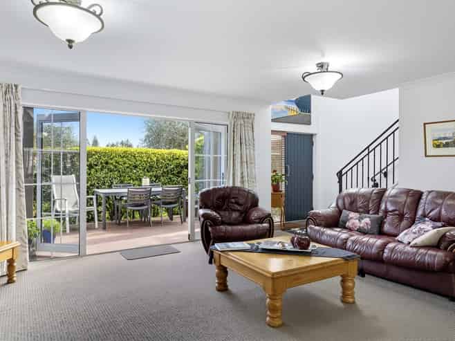 49 Chateau Crescent, Rangatira Park