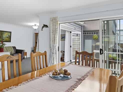 49 Chateau Crescent, Rangatira Park