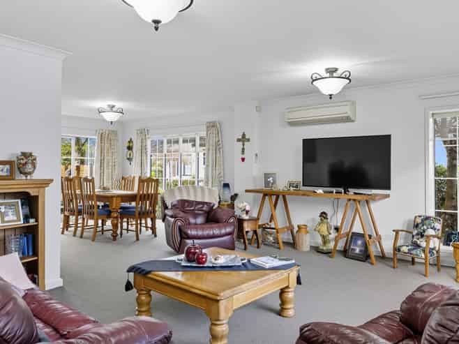 49 Chateau Crescent, Rangatira Park