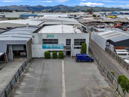 Purpose built learn-to-swim facility