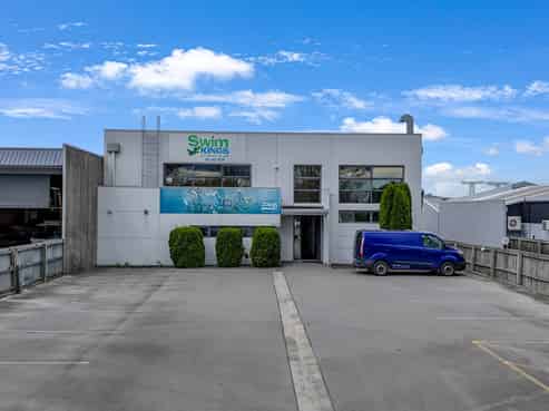 Purpose built learn-to-swim facility