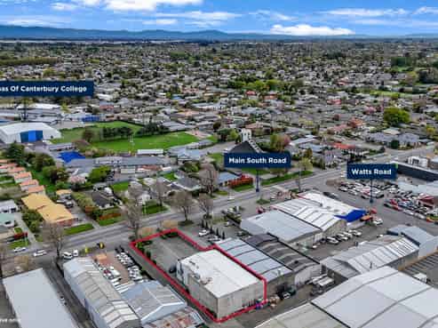 Purpose built learn-to-swim facility