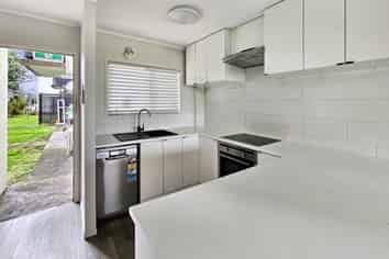 2/15 Queen Mary Avenue, New Lynn