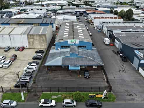 High-profile warehouse and office combo