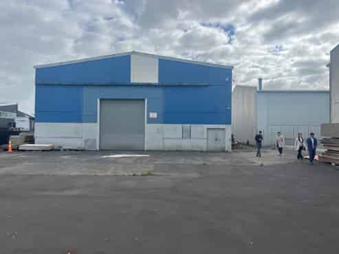 High-profile warehouse and office combo