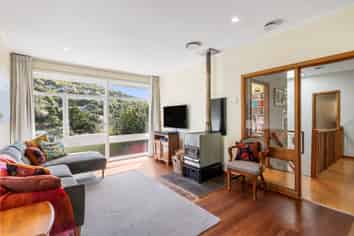 10 Bourbon Terrace, Karori