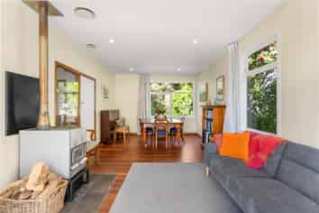 10 Bourbon Terrace, Karori