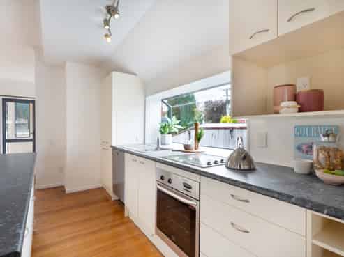 54 Athlone Crescent, Avalon