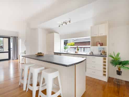 54 Athlone Crescent, Avalon