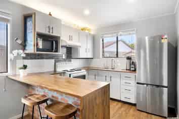 1/6 Edwin Freeman Place, Ranui