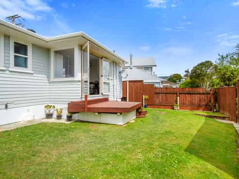 5 Cara Crescent, Paparangi