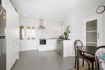 5 Cara Crescent, Paparangi