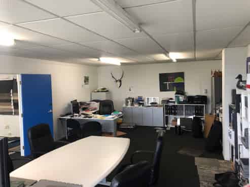 Standalone road front warehouse with secure yard