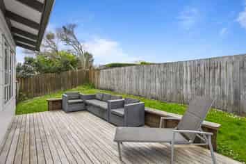 8 Ozone Road, Stanmore Bay