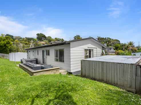 8 Ozone Road, Stanmore Bay