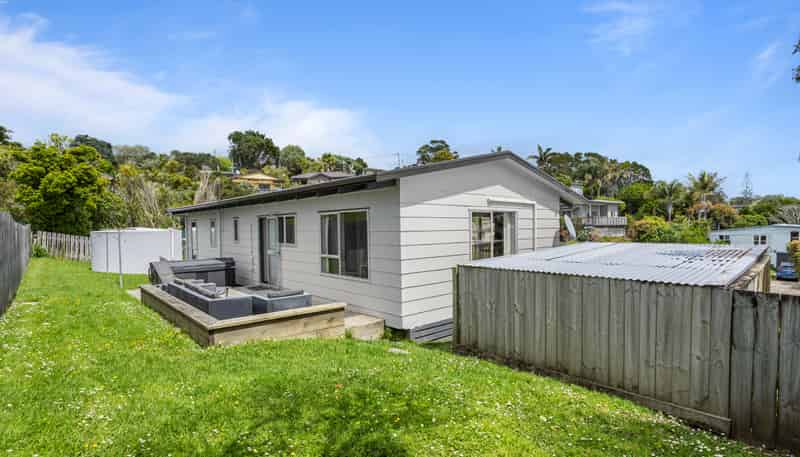 8 Ozone Road, Stanmore Bay