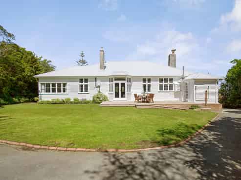 16 Onehuka Road, Tirohanga