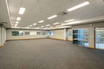 Modern 185sqm (more or less) office space