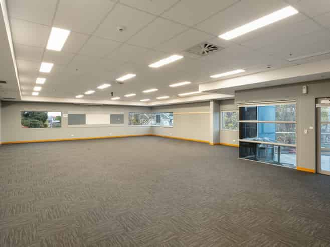 Modern 185sqm (more or less) office space