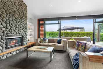 2 Caldera Close, Pyes Pa