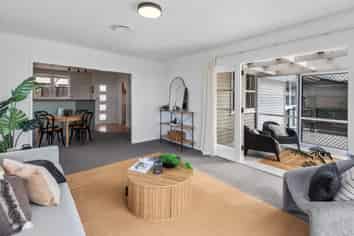 12 Ogle Crescent, Kamo