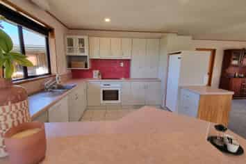 7 Drury Street West, Colac Bay