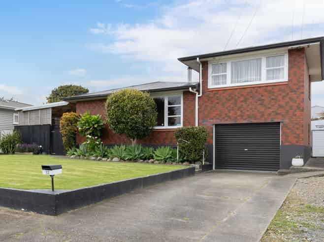 12 Tawa Street, LEVIN