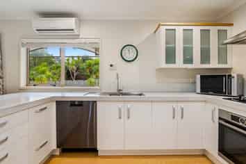 48 Jelas Road, Red Beach