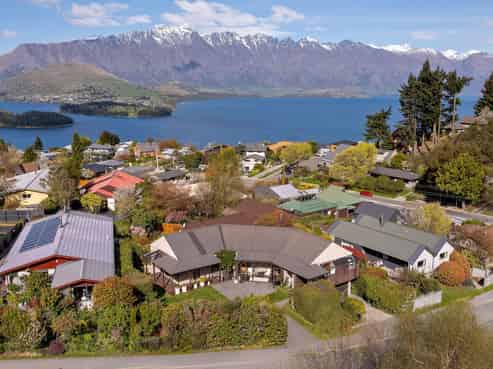 9 Greenstone Place, Fernhill/Sunshine Bay