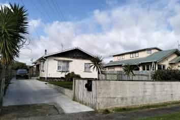 8 Collins Street, Hawera