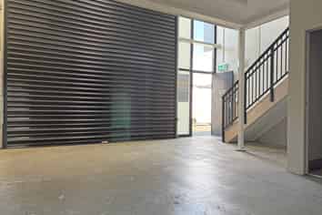 64M² INDUSTRIAL UNIT FOR LEASE
