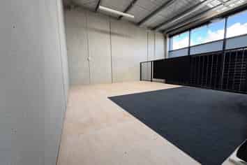 64M² INDUSTRIAL UNIT FOR LEASE
