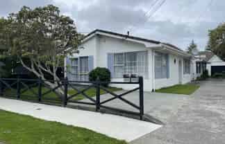 20 Marina Grove, Belmont