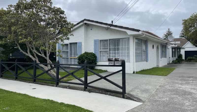 20 Marina Grove, Belmont
