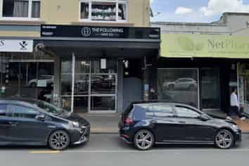 Character Parnell retail