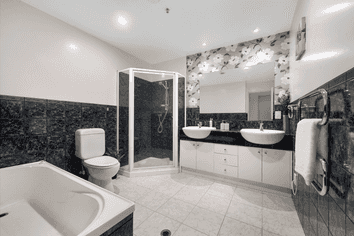 2i/175 Hurstmere Road, Takapuna