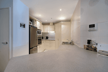 2i/175 Hurstmere Road, Takapuna