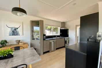 9 Invercargill Drive, Kelson