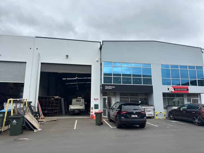 CBRE | Modern Tilt-Slab 515sqm Unit