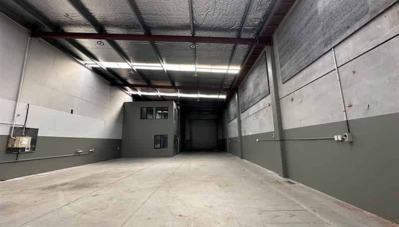  2/27 Cain Road, Penrose