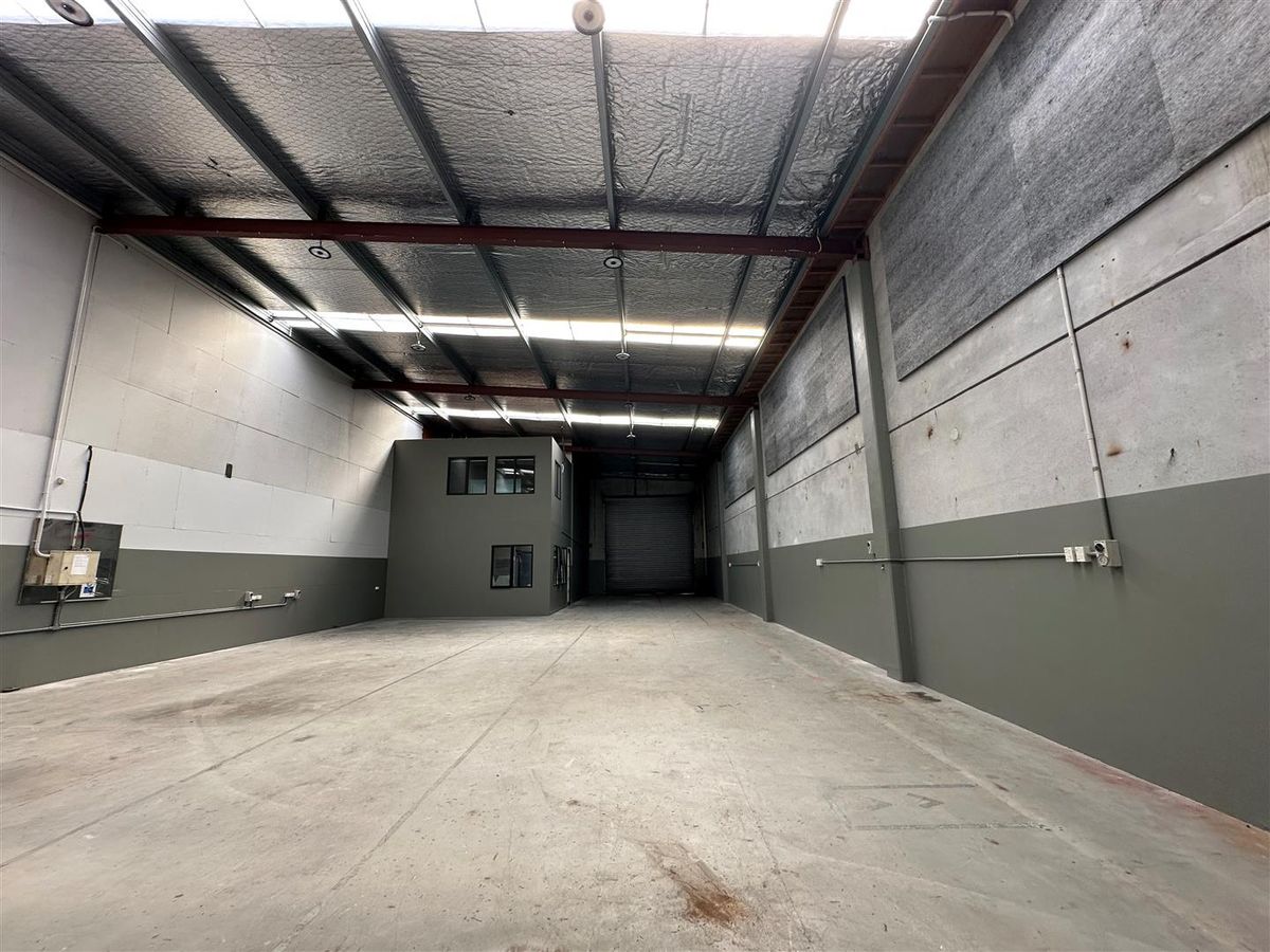CBRE | Tilt-Slab 515sqm Unit, Penrose