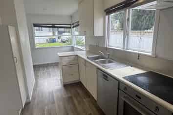 43  Hilling St , Titirangi