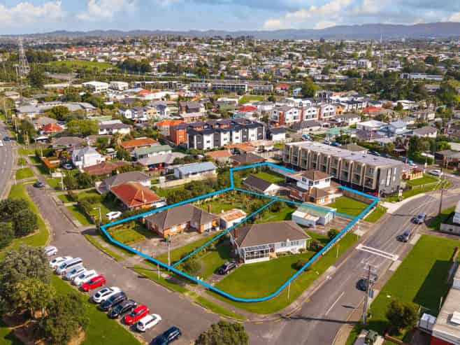 1&3 Tatau Way, 2 Toru Street, Te Atatu Peninsula